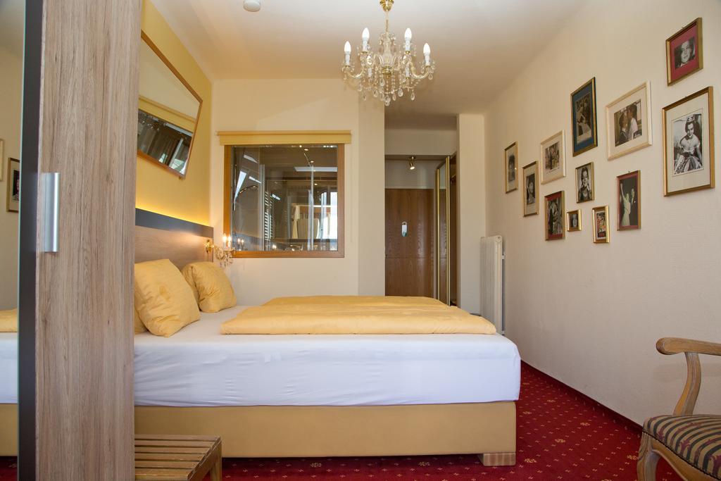Villa Desiree - Hotel Garni - Adults Only 빌라흐 외부 사진