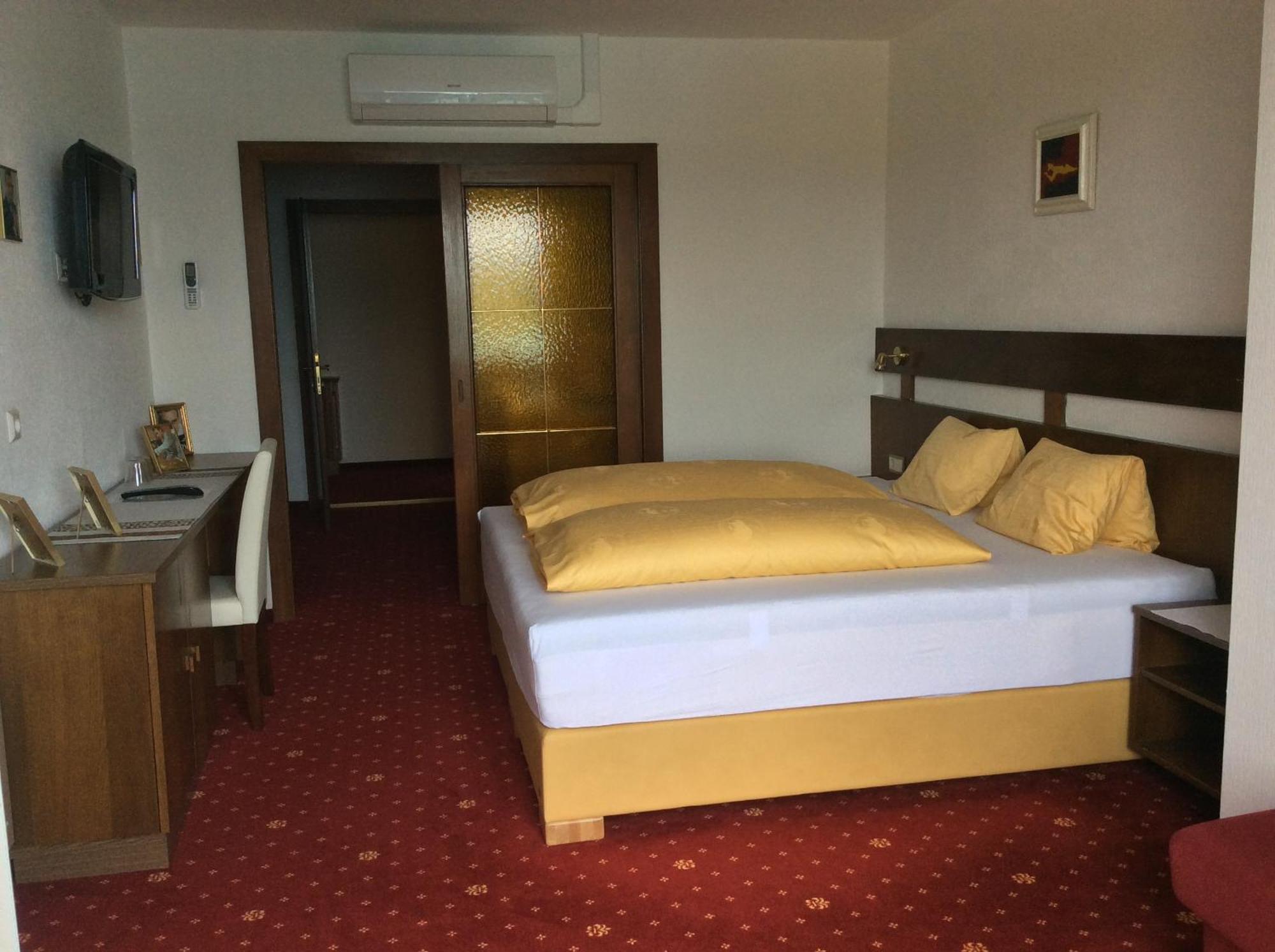 Villa Desiree - Hotel Garni - Adults Only 빌라흐 외부 사진
